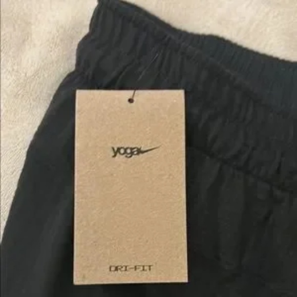 Nike Yoga Dri-Fit 5" Training Shorts NWT Black -Size Small- Giftable - Picture 3 of 6